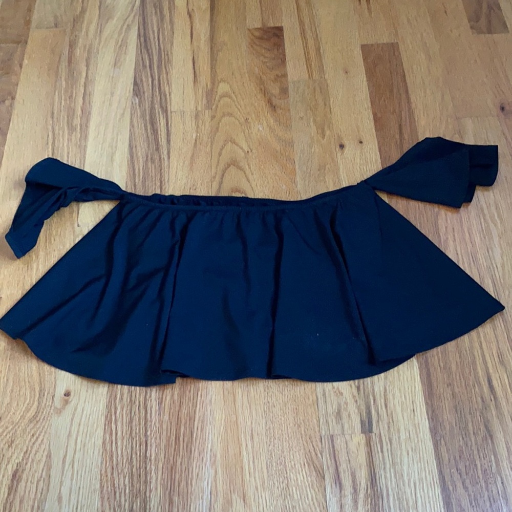 Black cropped top